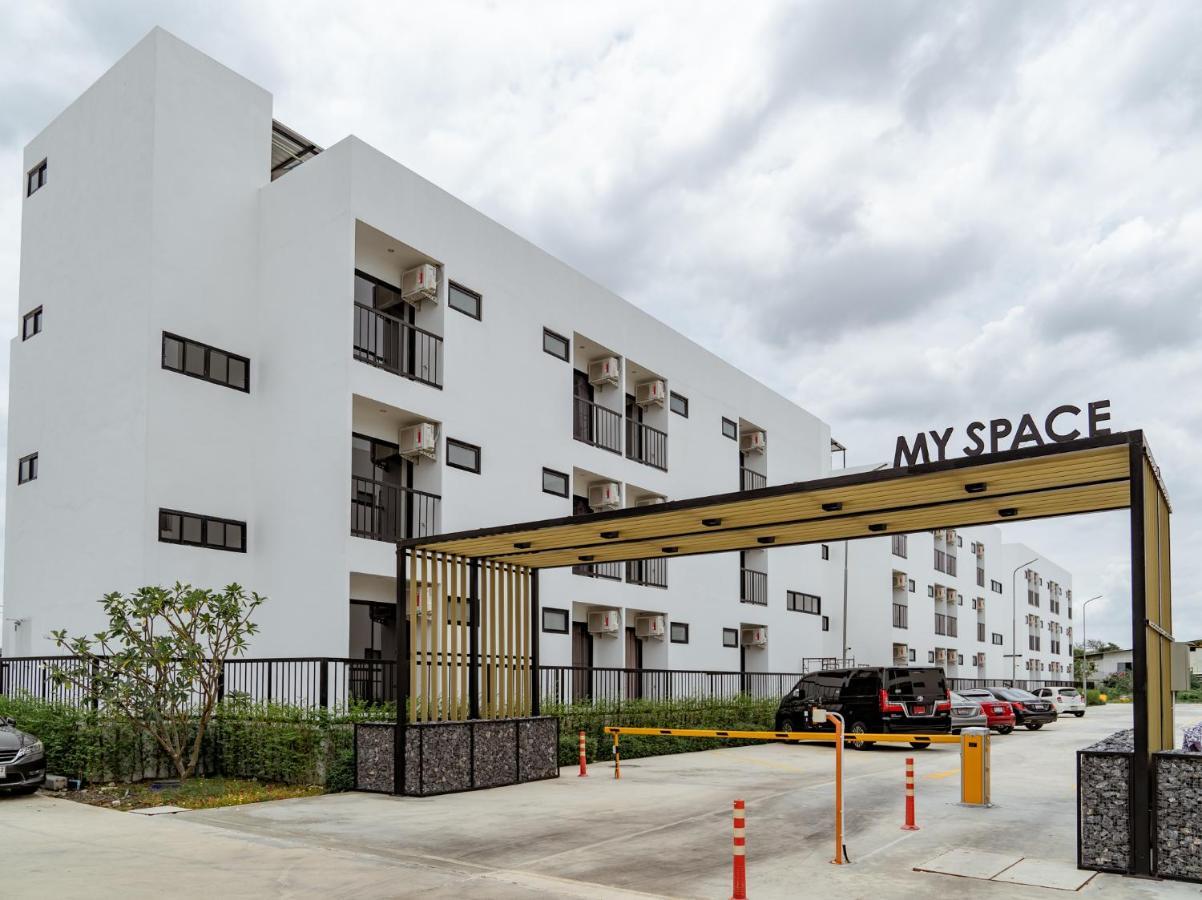 My Space69 Bangkok Bagian luar foto